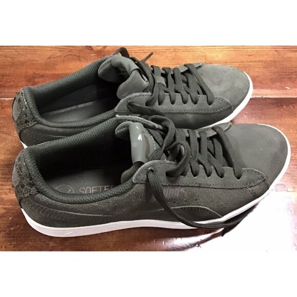 Womans Green Size 7 Pumas - Picture 4 of 5